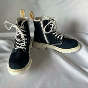 *NWOT* Dr. Martens AirWair Black & White High top Tie Zipper Boots Big Kid 2